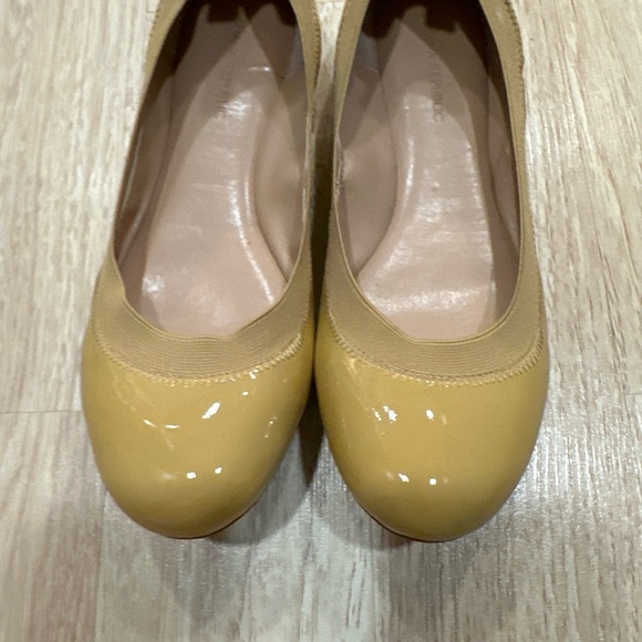 Banana Republic Tan Patent Leather Ballet Flats. Size 8.5 - Picture 8 of 9